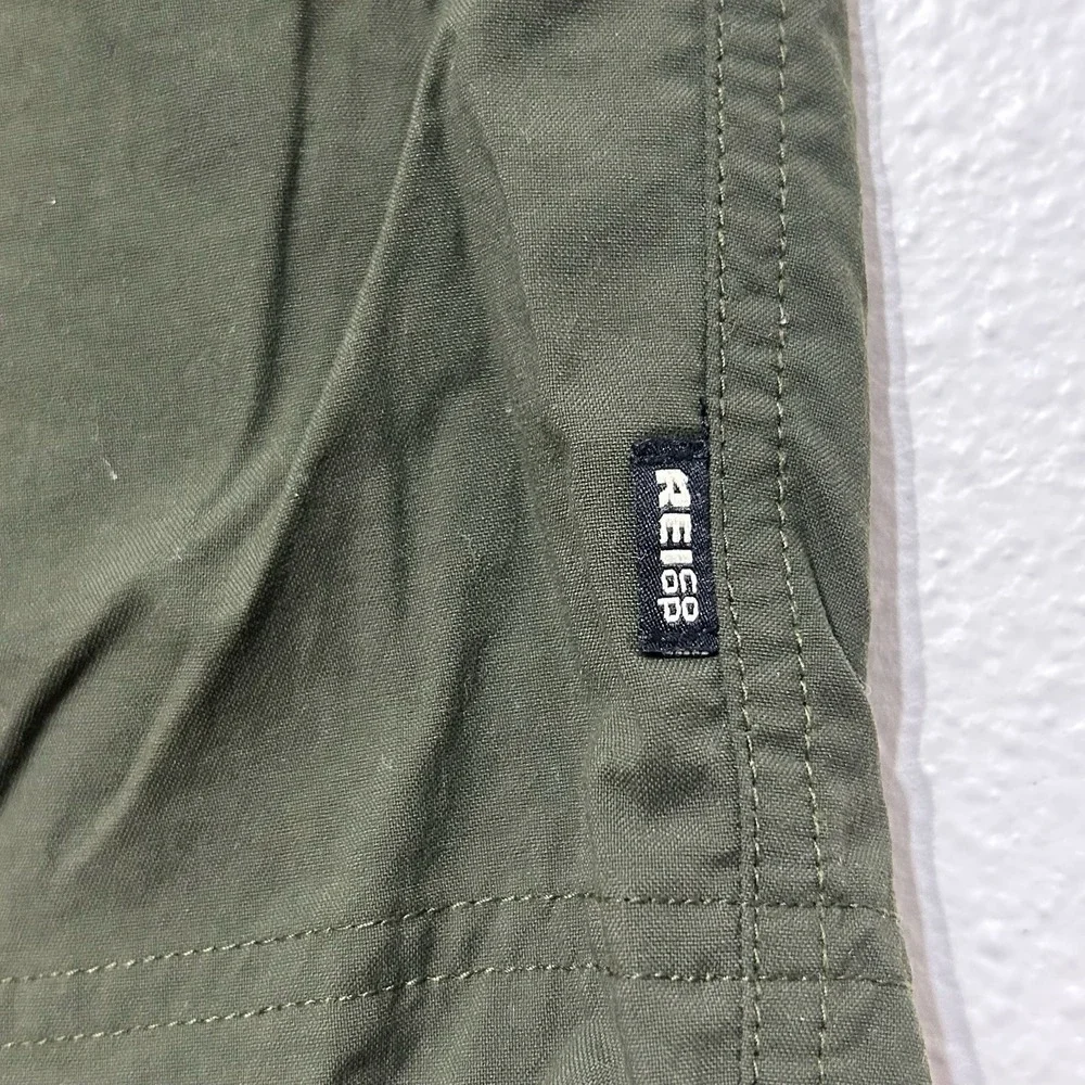 REI Co-Op Green Cargo Hiking Outdoor Shorts Womens Size 12 Nylon- FLAW‎